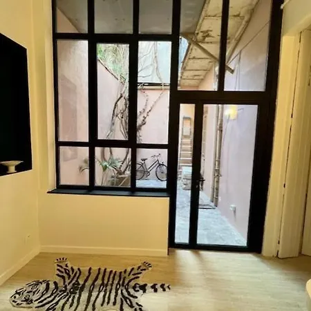 Apartment Arty Avec Patio Nimes