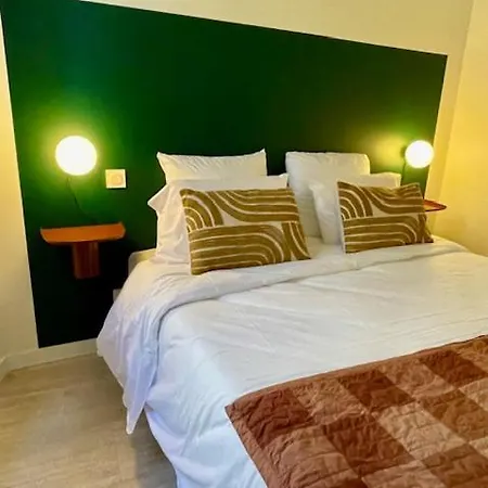 Arty Avec Patio Apartment Nimes