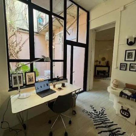 Arty Avec Patio Apartment Nimes