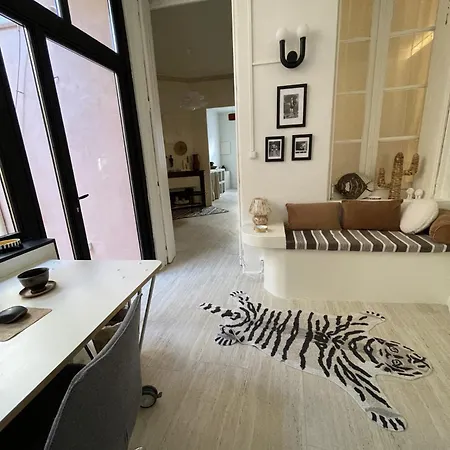 Arty Avec Patio Apartment Nimes
