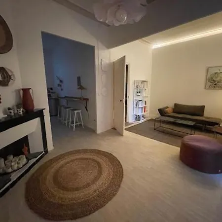 Arty Avec Patio Apartment Nimes