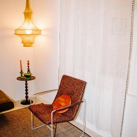 Apartment Arty Avec Patio Nîmes