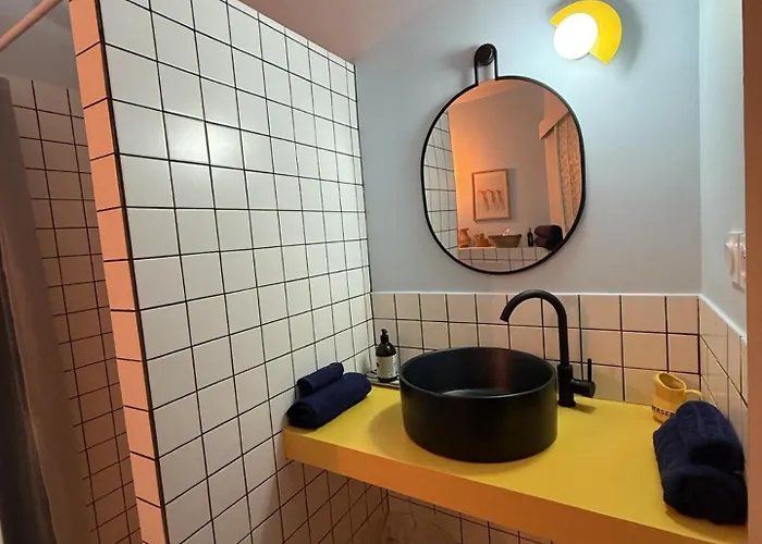 Arty Avec Patio Apartamento Nîmes